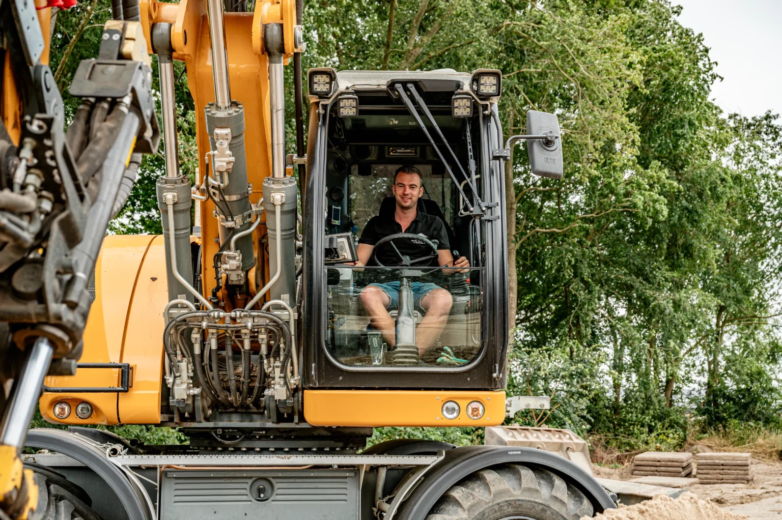 Aan het werk bij C. Jansen Grondverzet, Sloopwerken & Recycling
