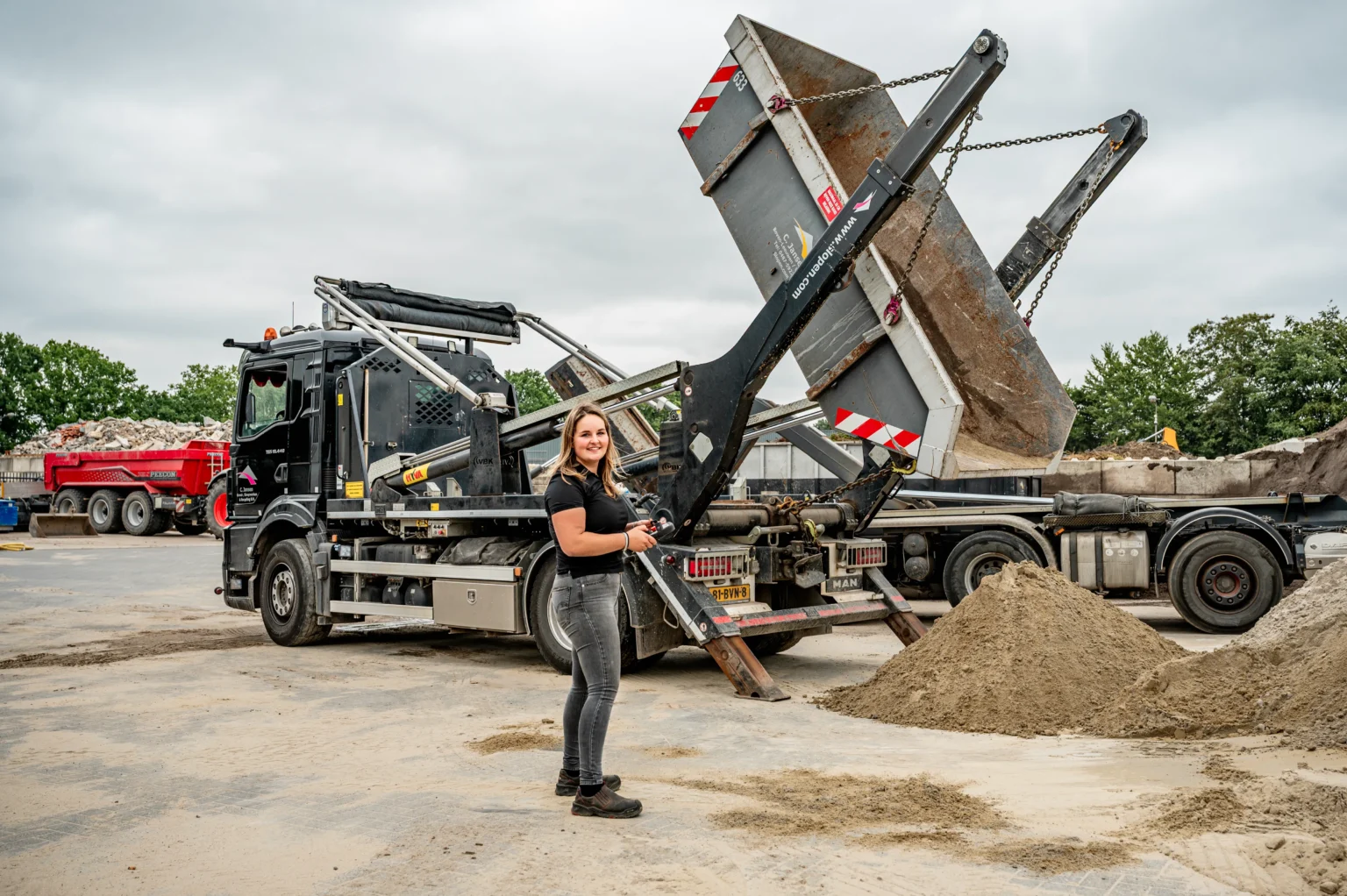 Aan het werk bij C. Jansen Grondverzet, Sloopwerken & Recycling