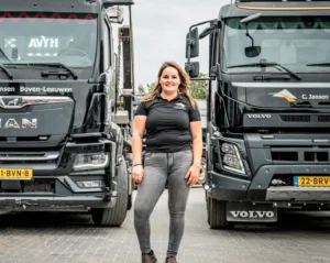 WhatsApp met Tess van C. Jansen Grondverzet, Sloopwerken & Recycling